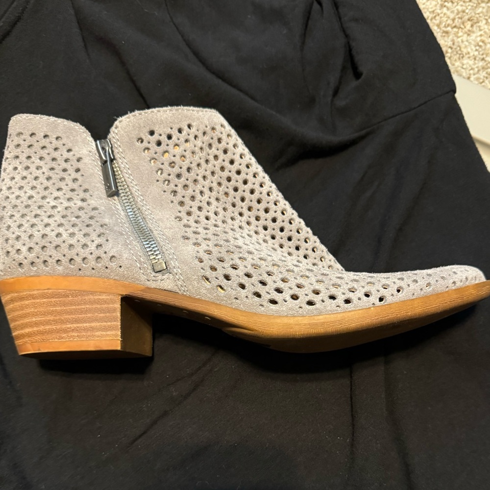 Size 10 Lucky Brand ankle boots light beige/gray